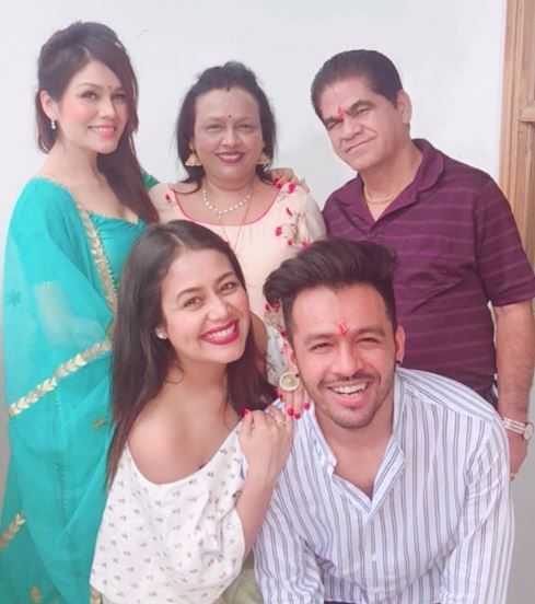 Neha kakkar family